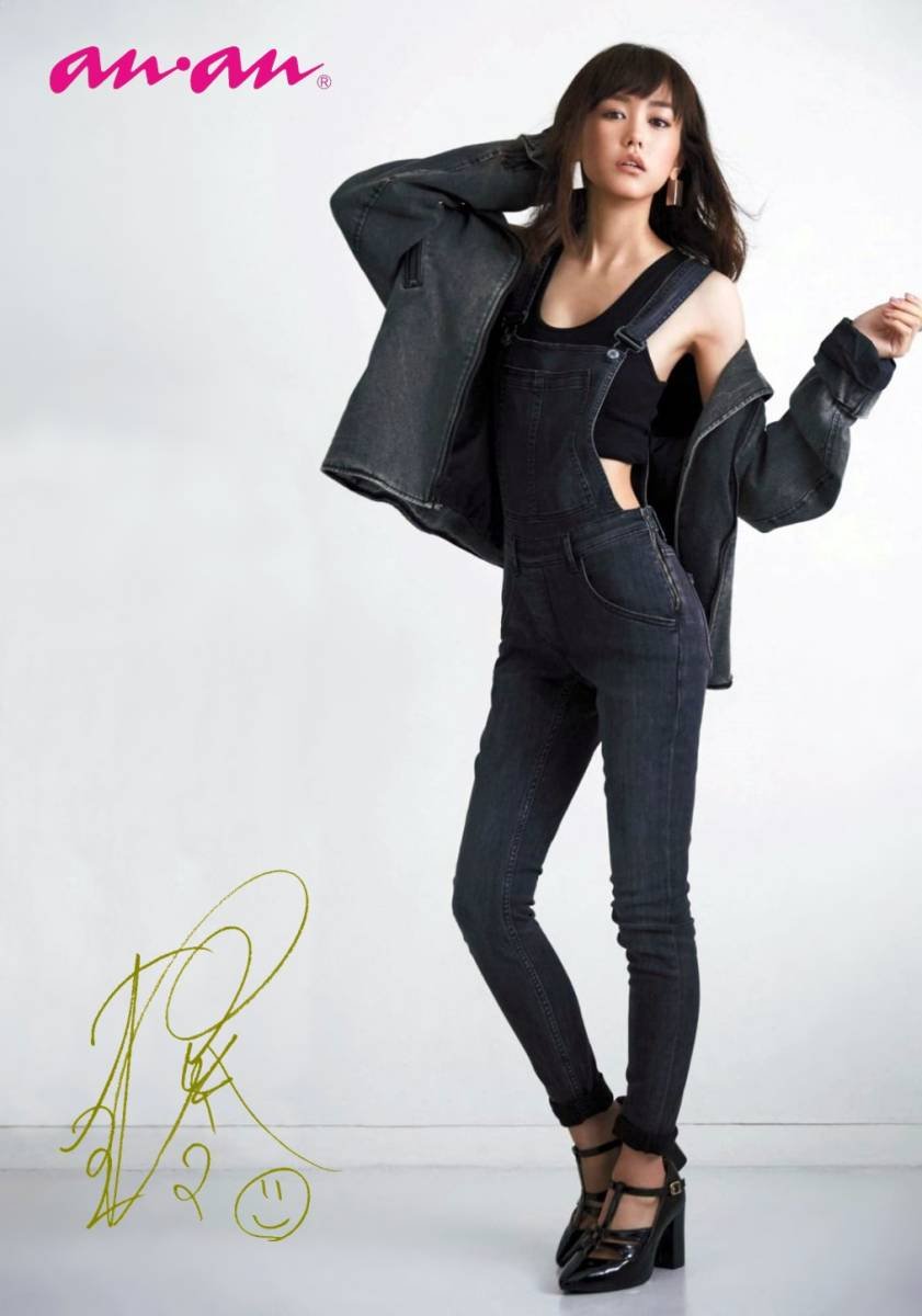 Amazon.co.jp: 桐谷美玲 直筆サイン入り写真 anan B : おもちゃ